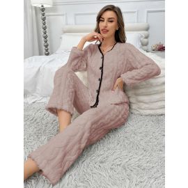 بجامه شتوي نسائي بتصميم ناعم