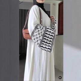 عبايه نسائي بتصميم عصري
