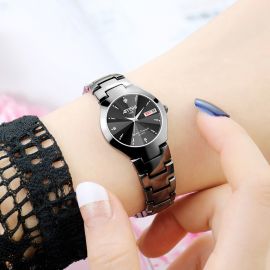 ساعة مناسبة للسيدات دائرية الشكل