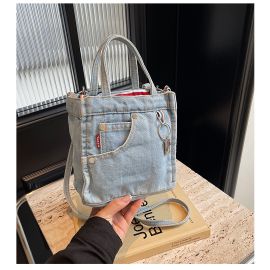 شنطة جينز مربعه بتصميم كاجوال