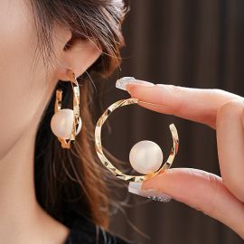 اقراط نسائي مزينه بلؤلؤ