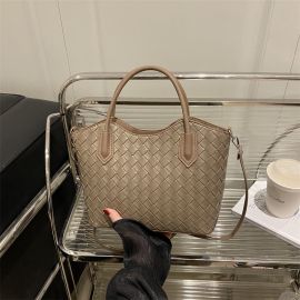 شنطة يد نسائية ذات سعة كبيرة