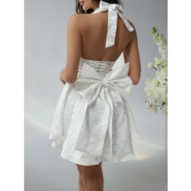 فستان نسائي قصير مزين بفيونكا من الخلف