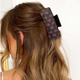 مشبك شعر منقوش بتصميم كلاسيكي وألوان عصرية للنساء