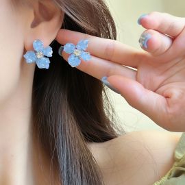 اقراط نسائي بتصميم ورده