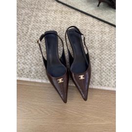 حذاء نسائي بكعب صغير 