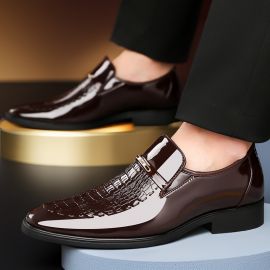  أحذية عصرية جذابة بمقدمة مدببة ولمسة نهائية لامعة للرجال