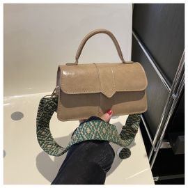 شنطة نسائي مع حزام منقوش