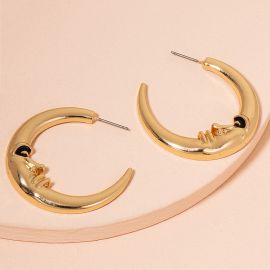 اقراط على شكل هلال