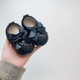 أحذية أطفال بشريط مطاطي،مزينه بفيونكا 