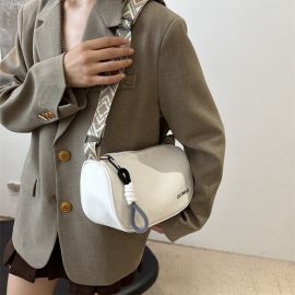 شنطة نسائي بحزام منقوش