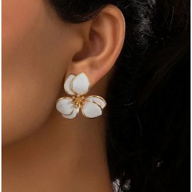 اقراط نسائي على شكل ورده