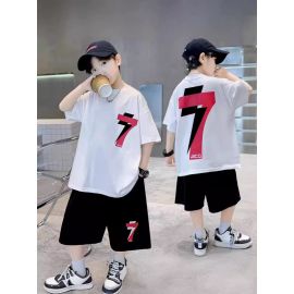 طقم صيفي عصري بألوان كلاسيكية  مريح وخفيف للحركة للأولاد