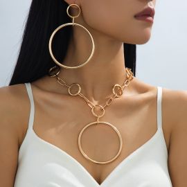 طقم نسائي ذهبي بسلسة حلقات