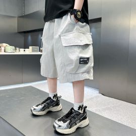 شورت ولادي بجيوب خارجيه