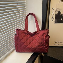 شنطة كتف نسائي ذات سعه بجيوب جانبيه