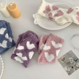 جوارب مخملية سميكة متوسطة الطول للنساء 4 ازواج لون عشوائي