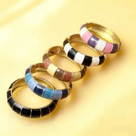 اساور نسائية ملونة