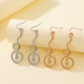 أقراط عصرية بشكل ثعبان ملتوي من السبيكة للسيدات 