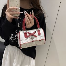 شنطة يد نسائيه ناعمه مزينه بفيونكا