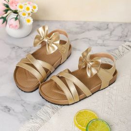 حذاء بناتي ذهبي مزين بفيونكا