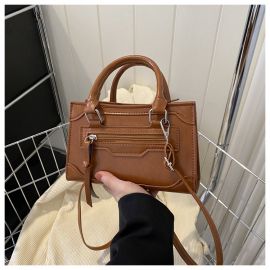 شنطة يد نسائي بجيب خارجي