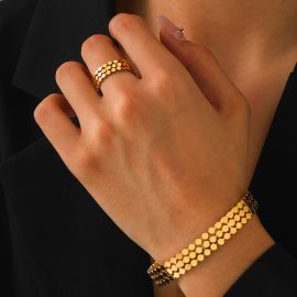 سوار مع خاتم من الفولاذ المقاوم للصدأ