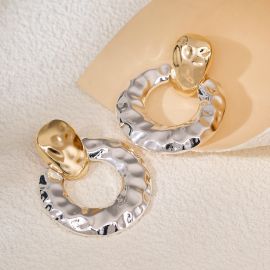 اقراط نسائي مدمجه بالذهبي والفضي