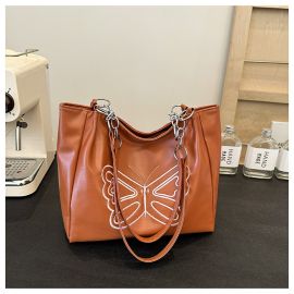 حقيبة كت نسائي مزينه برسمه فراشة