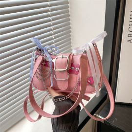 شنطة نسائية مزينه بسلاسل 