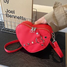 شنطة نسائي على شكل قلب 