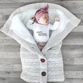 قماط مواليد بتصميم عصري على ازرار