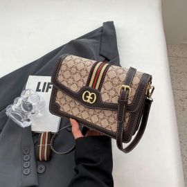 شنطة نسائي مربعه الحجم