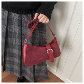 شنطة نسائي مزينه بحزام جانبي