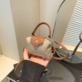 حقيبة نسائية صغيرة الحجم