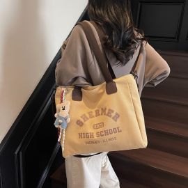 حقيبة كتف نسائية مع قلاده دبدوب