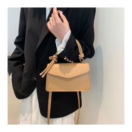 حقيبة يد نسائية مزينه بحزام ذات عقدتين