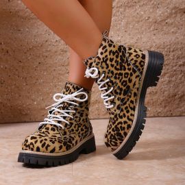 حذاء مرتفع للكاحل بنمط الفهد