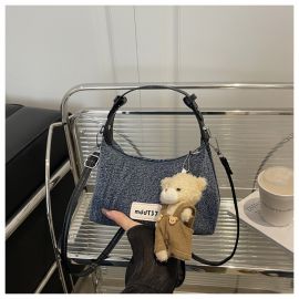 شنطه يد نسائي مع قلاده