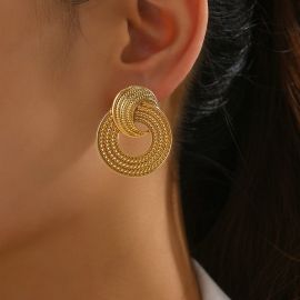 اقراط نسائي دائري الشكل