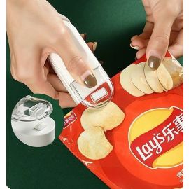 مشرط و آلة ختم صغيرة