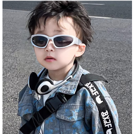 نظارات شمسية عصرية للأولاد بتصميم مائل مستقطبة، نظارات شمسية مرنة لا تنكسر بالوان مميزه