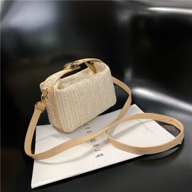 حقيبة يد نسائية كلاتش من القش