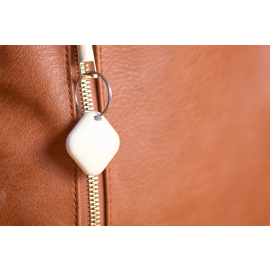 جهاز تتبع ذكي صغير يعمل مع جهاز آيفون أو أندرويد لتحديد الموقع 