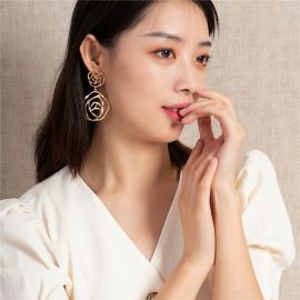 اقراط نسائي بنمط ورده