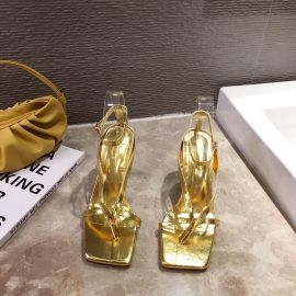 كعب نسائي بتصميم عصري