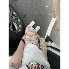 شورت رجالي بنقشة كتابات متعددة الألوان ورباط خصر