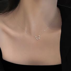 قلادة نسائية على شكل فراشة مجوفة بتصميم كوري