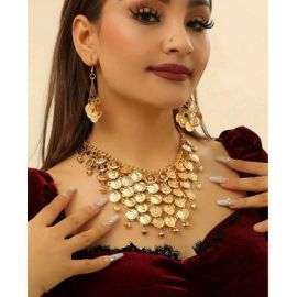 طقم قلادة وأقراط شرقية للسيدات