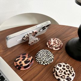 حامل هاتف بلاستيكي هوائي مغناطيسي بنمط جلد الفهد / قطعتين